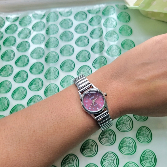 Vintage Featurely Quartz Silver Burgundy Stretch Watch - Picture 4 of 12